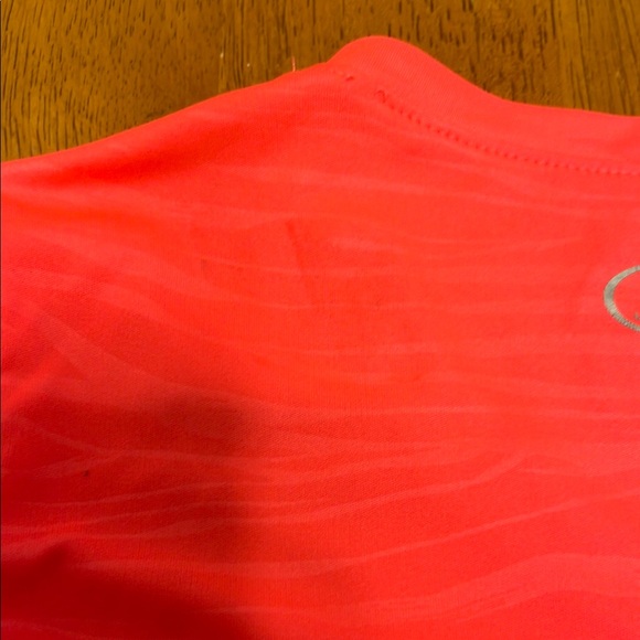 Girls Under Armour Pink/Orange/Coral V-Neck T-Shirt Size Youth Large - Picture 7 of 7